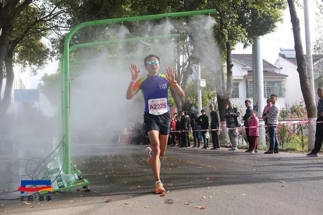 现场 | 共赴“桃花之约”，2018万科阳山半程马拉松鸣枪开赛