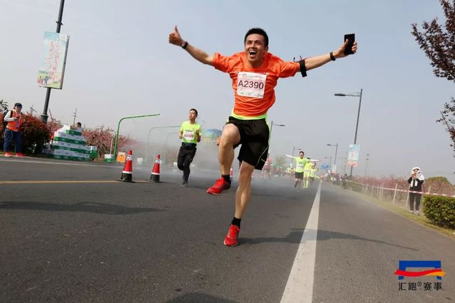 现场 | 共赴“桃花之约”，2018万科阳山半程马拉松鸣枪开赛
