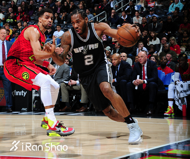 热点 | 跑鞋 VS 篮球鞋 谁是潮鞋界的扛把子