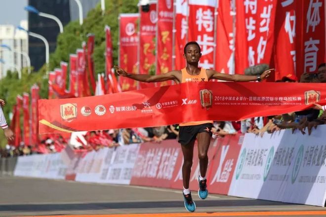 奔跑中国砥砺前行 2018昆马这场蓝天白云下的奔跑注定让人难忘