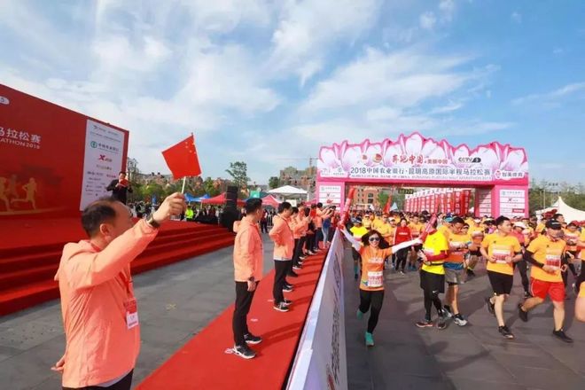奔跑中国砥砺前行 2018昆马这场蓝天白云下的奔跑注定让人难忘