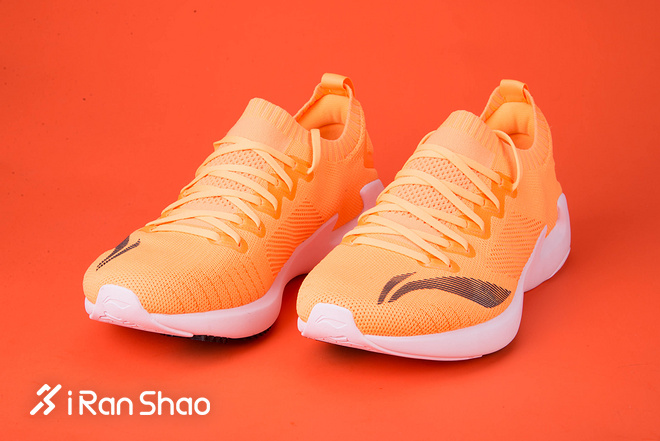 UNBOX |  一睹李宁千元级别跑鞋：李宁追风开箱视频