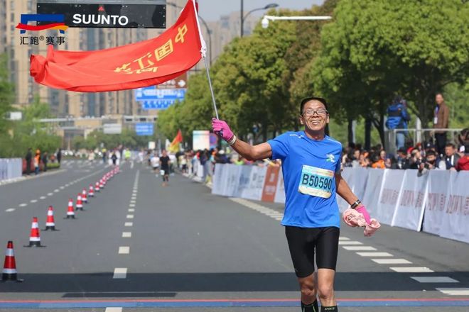 视频 | 宜马，不负春光！