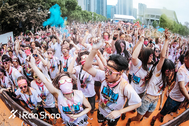 无关输赢、肆放青春——安踏携手The Color Run用颜色演绎缤纷乐趣！