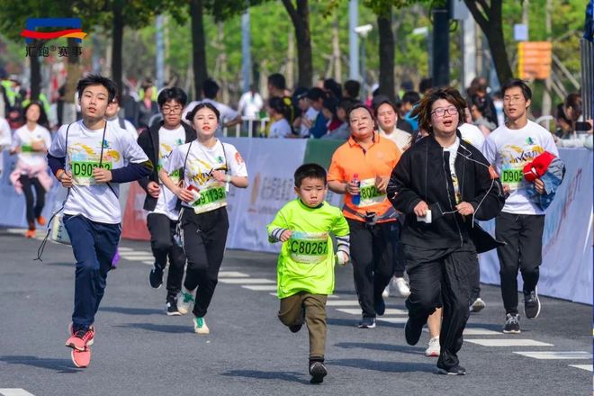 视频 | 宜马，不负春光！