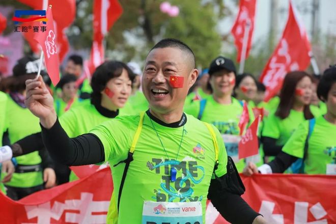 现场 | 共赴“桃花之约”，2018万科阳山半程马拉松鸣枪开赛