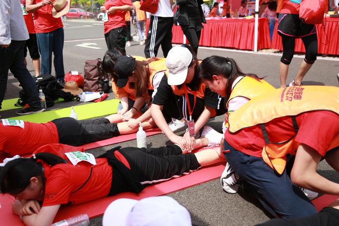 首届莲都100越野赛在古堰画乡开跑