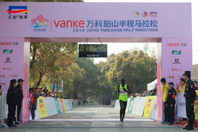 现场 | 共赴“桃花之约”，2018万科阳山半程马拉松鸣枪开赛