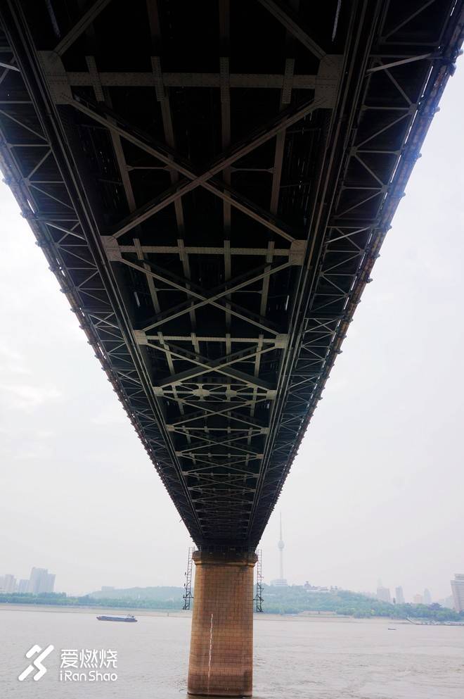 人声鼎沸汉马路 烟波浩渺东湖情——2018武汉马拉松后记