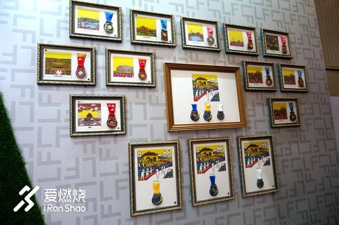 人声鼎沸汉马路 烟波浩渺东湖情——2018武汉马拉松后记