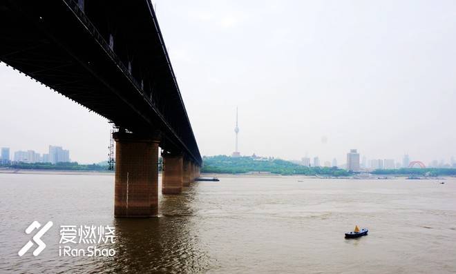 人声鼎沸汉马路 烟波浩渺东湖情——2018武汉马拉松后记