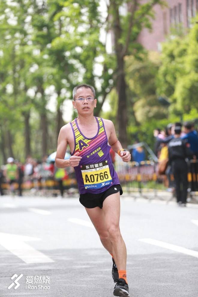人声鼎沸汉马路 烟波浩渺东湖情——2018武汉马拉松后记