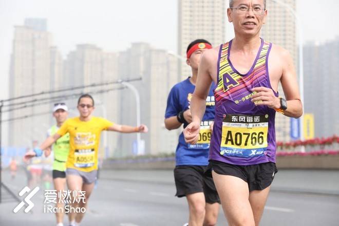 人声鼎沸汉马路 烟波浩渺东湖情——2018武汉马拉松后记
