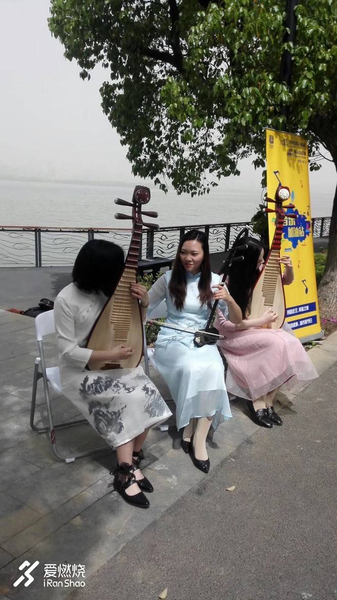 人声鼎沸汉马路 烟波浩渺东湖情——2018武汉马拉松后记