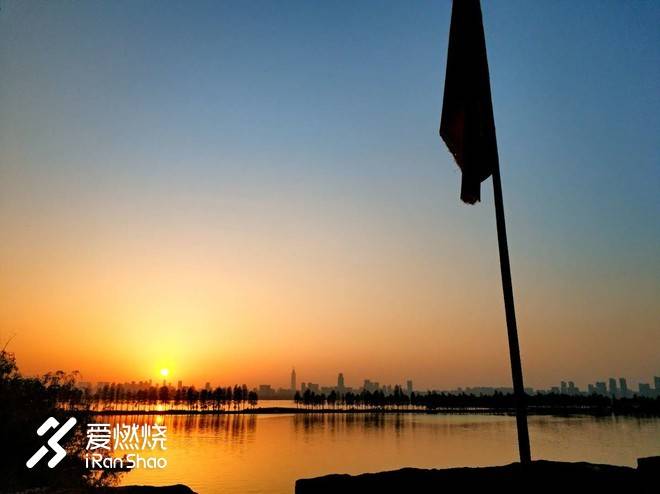 连接百年的奔跑，燃到炸的热血江城 ——FLY IN 大武汉