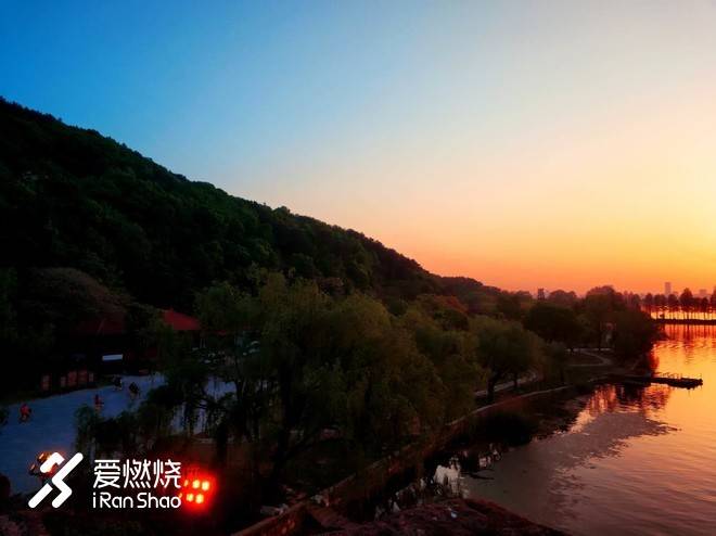 连接百年的奔跑，燃到炸的热血江城 ——FLY IN 大武汉