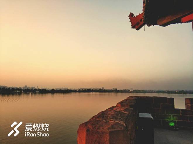 连接百年的奔跑，燃到炸的热血江城 ——FLY IN 大武汉