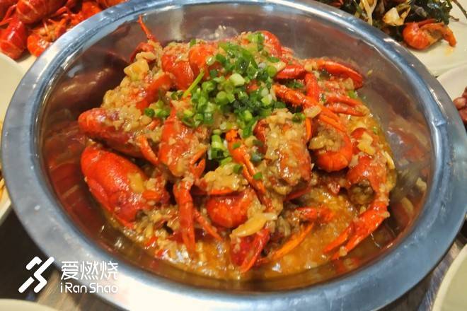 连接百年的奔跑，燃到炸的热血江城 ——FLY IN 大武汉