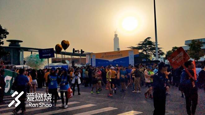 连接百年的奔跑，燃到炸的热血江城 ——FLY IN 大武汉