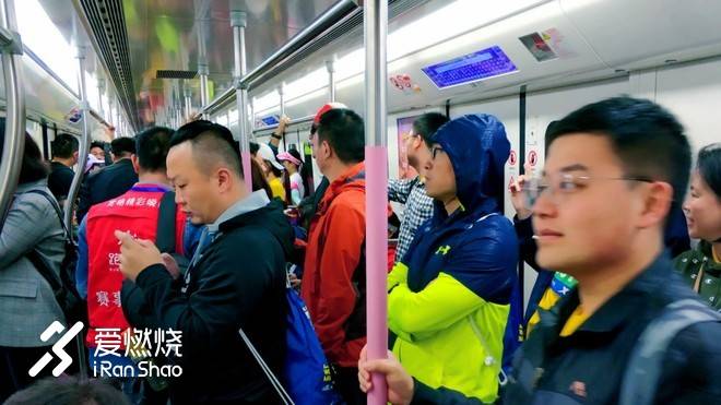 连接百年的奔跑，燃到炸的热血江城 ——FLY IN 大武汉