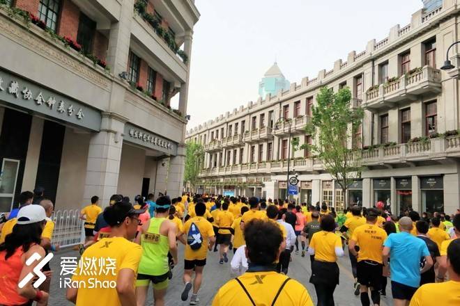 连接百年的奔跑，燃到炸的热血江城 ——FLY IN 大武汉