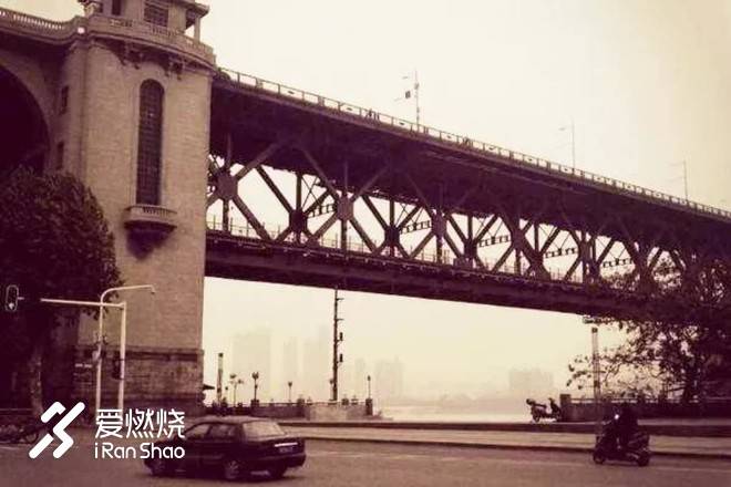 连接百年的奔跑，燃到炸的热血江城 ——FLY IN 大武汉