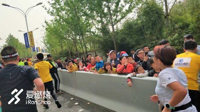 连接百年的奔跑，燃到炸的热血江城 ——FLY IN 大武汉