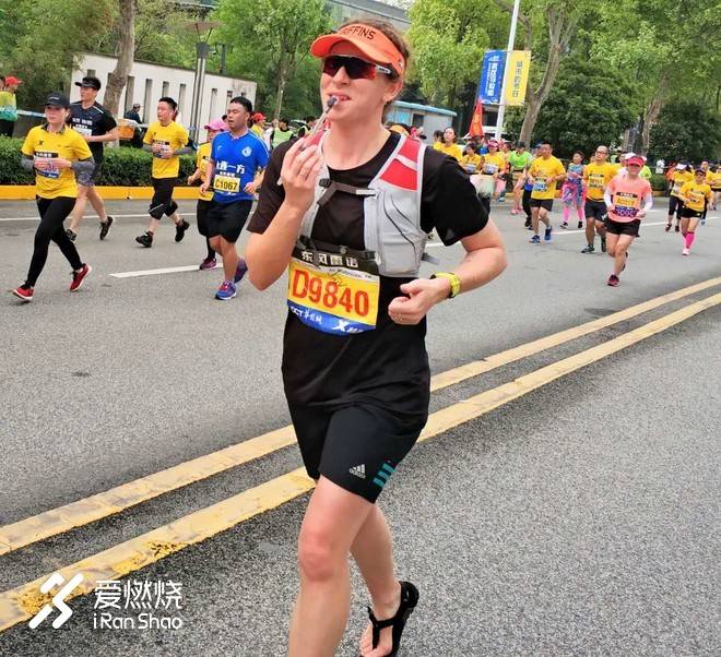 连接百年的奔跑，燃到炸的热血江城 ——FLY IN 大武汉