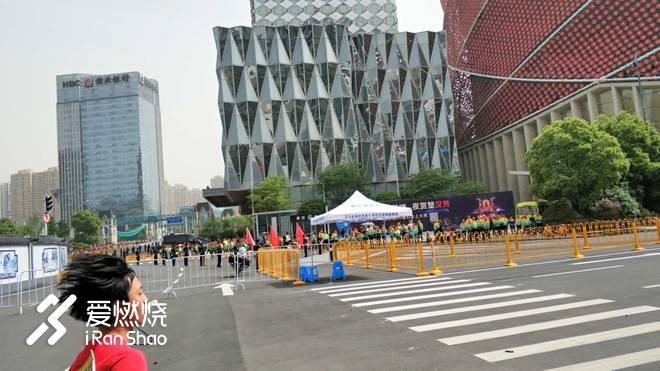 连接百年的奔跑，燃到炸的热血江城 ——FLY IN 大武汉