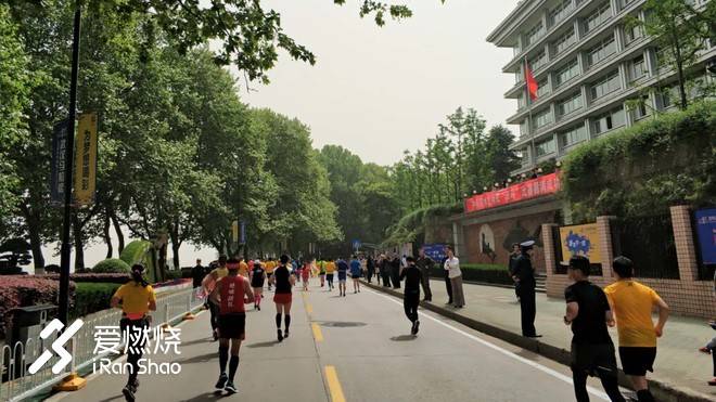 连接百年的奔跑，燃到炸的热血江城 ——FLY IN 大武汉