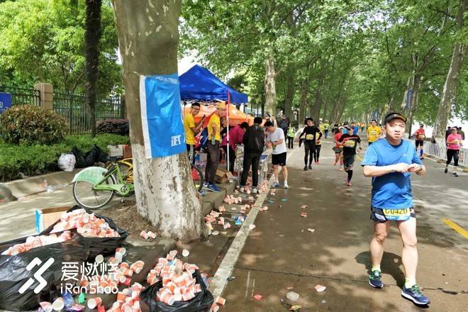 连接百年的奔跑，燃到炸的热血江城 ——FLY IN 大武汉