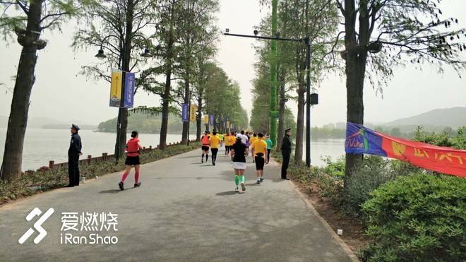 连接百年的奔跑，燃到炸的热血江城 ——FLY IN 大武汉