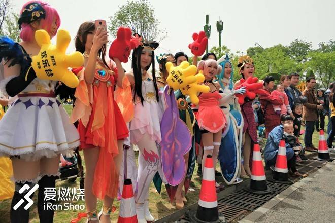 连接百年的奔跑，燃到炸的热血江城 ——FLY IN 大武汉