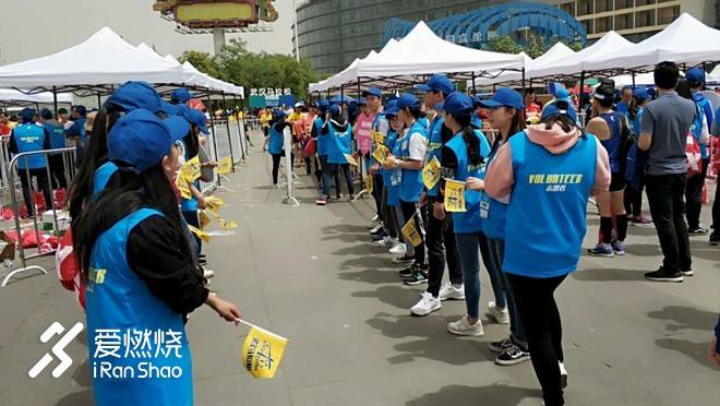 连接百年的奔跑，燃到炸的热血江城 ——FLY IN 大武汉