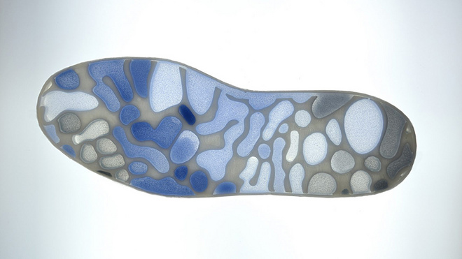 一周新鲜装备资讯 | 适合夏天的千元小白鞋在此 Brooks的个人定制鞋款就要问世