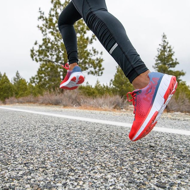 一周新鲜装备资讯 | 适合夏天的千元小白鞋在此 Brooks的个人定制鞋款就要问世