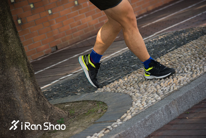 跑鞋 | 给你最大缓冲 Salomon Sonic RA Max深度评测