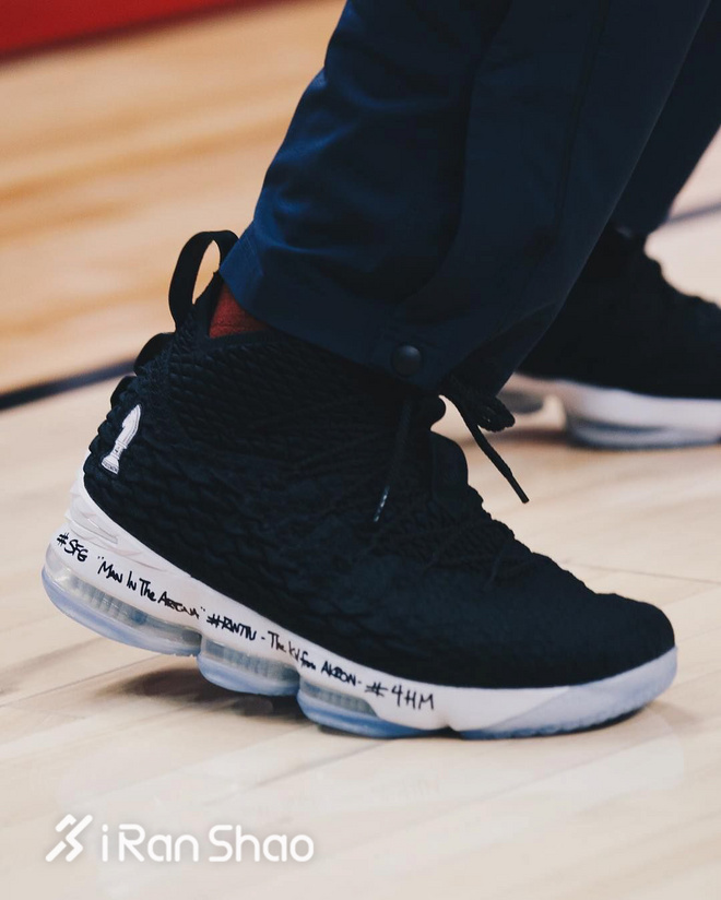 一周新鲜装备资讯 | Garmin Pay正式上线 「五颜六色」的耐克React跑鞋袭来