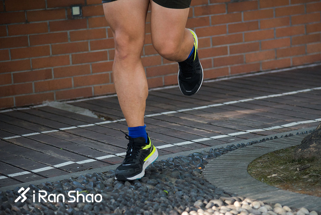 跑鞋 | 给你最大缓冲 Salomon Sonic RA Max深度评测