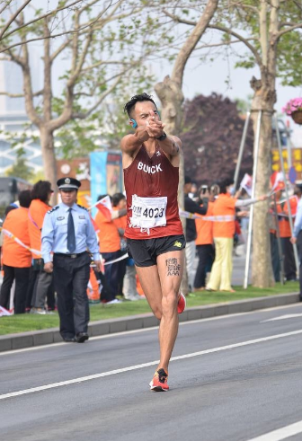 女王鸣枪大咖云集，伦敦马拉松以“史上最燃”姿势开跑