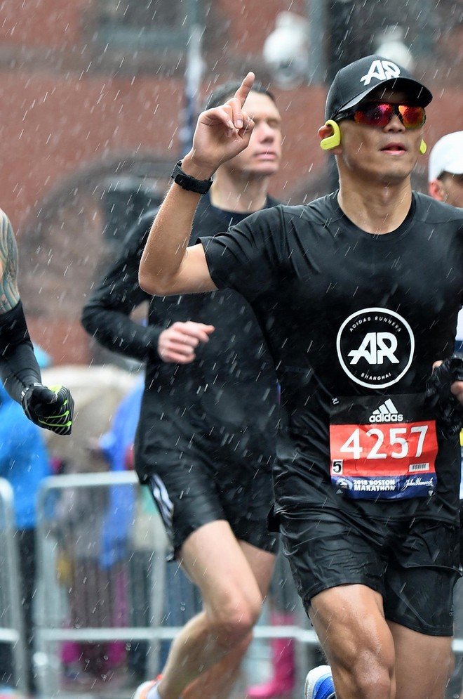 女王鸣枪大咖云集，伦敦马拉松以“史上最燃”姿势开跑