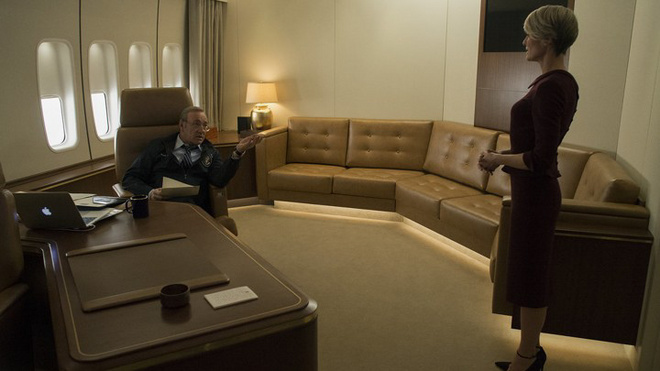 热点 | 侏罗纪世界2要上映了 女主角会「穿高跟鞋跑赢霸王龙」吗