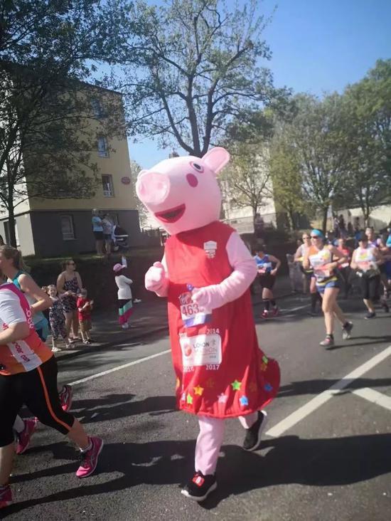 热点 | 听说小猪佩奇也去跑马拉松了？盘点赛场上的cosplay二三事