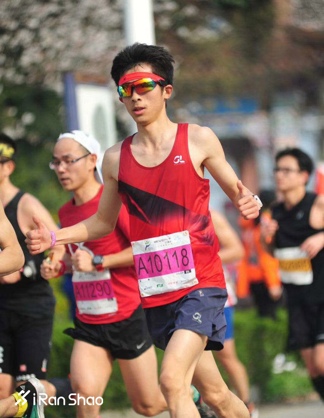 热点 | 我们和爱燃烧员工聊了聊，为了跑马拉松，他们一年花了多少钱？