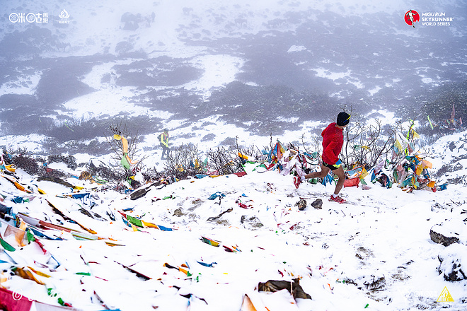 开箱 | 探路者 “大红Pao”Flight 1 国产耐力越野跑鞋