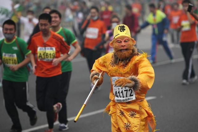 热点 | 听说小猪佩奇也去跑马拉松了？盘点赛场上的cosplay二三事