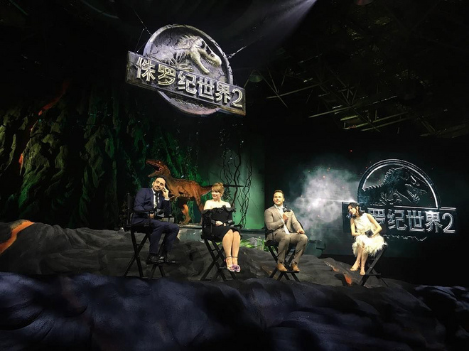 热点 | 侏罗纪世界2要上映了 女主角会「穿高跟鞋跑赢霸王龙」吗