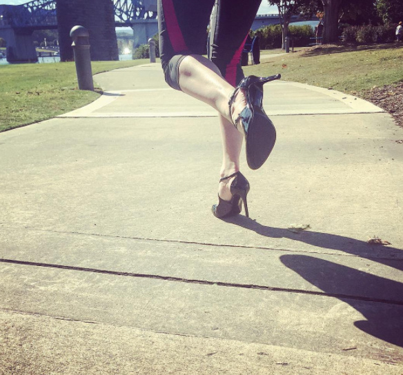 热点 | 侏罗纪世界2要上映了 女主角会「穿高跟鞋跑赢霸王龙」吗