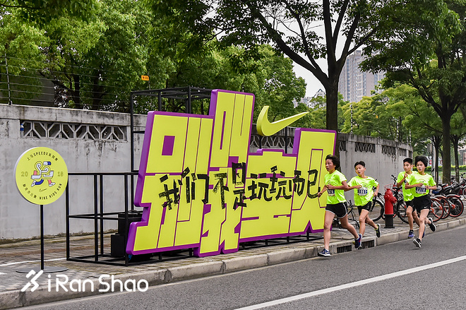 现场丨从武汉来到上海 只为了让孩子参加一场4.2公里的比赛