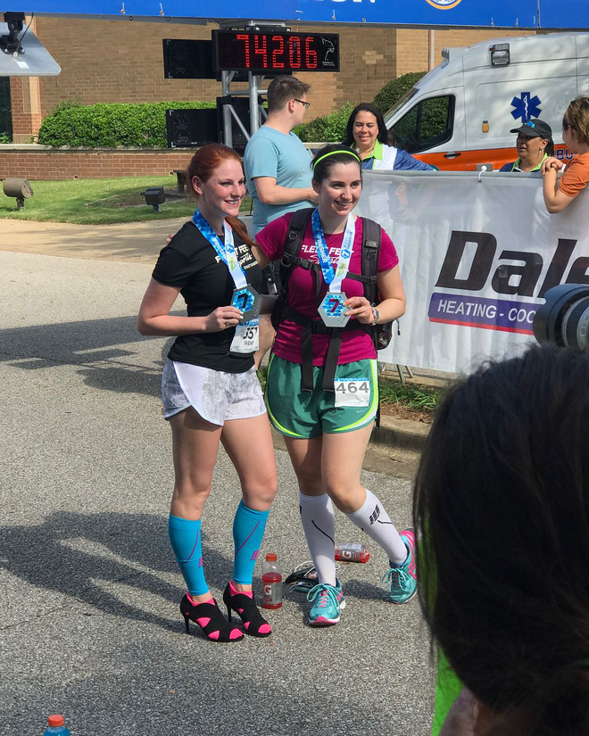 热点 | 侏罗纪世界2要上映了 女主角会「穿高跟鞋跑赢霸王龙」吗